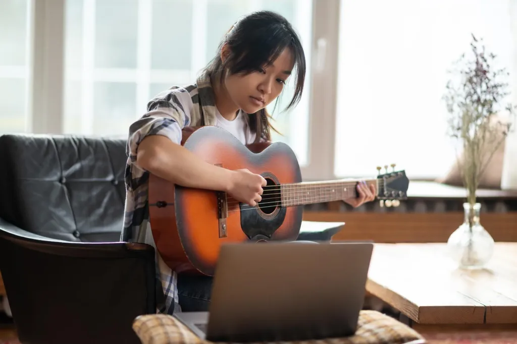 perbedaan ukulele dan gitar